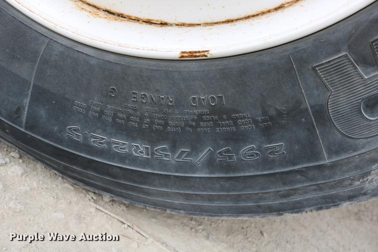 image for item DD0046 2000 Sterling AT9522 semi truck