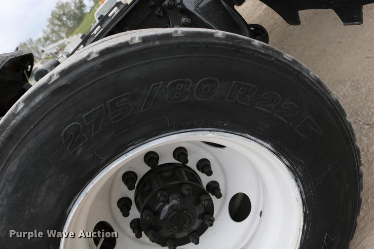 image for item DD0046 2000 Sterling AT9522 semi truck