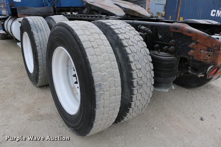 image for item DD0046 2000 Sterling AT9522 semi truck