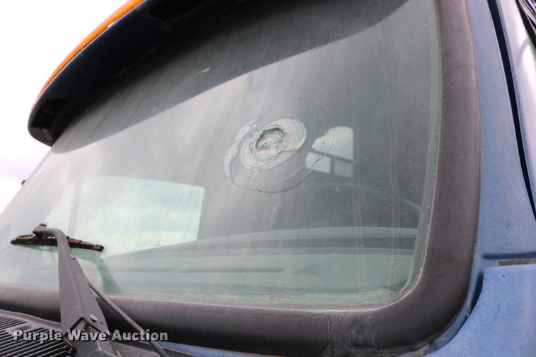 image for item DD0046 2000 Sterling AT9522 semi truck