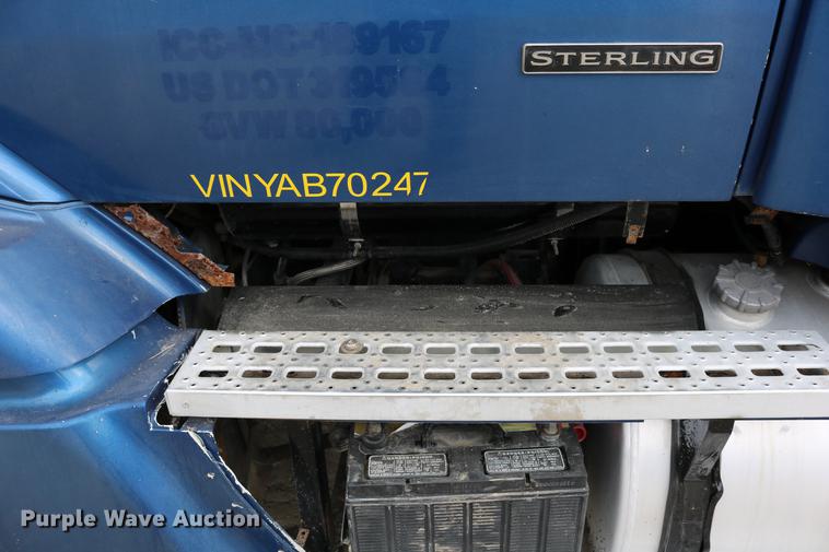 image for item DD0046 2000 Sterling AT9522 semi truck
