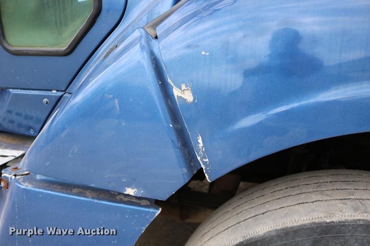 image for item DD0046 2000 Sterling AT9522 semi truck