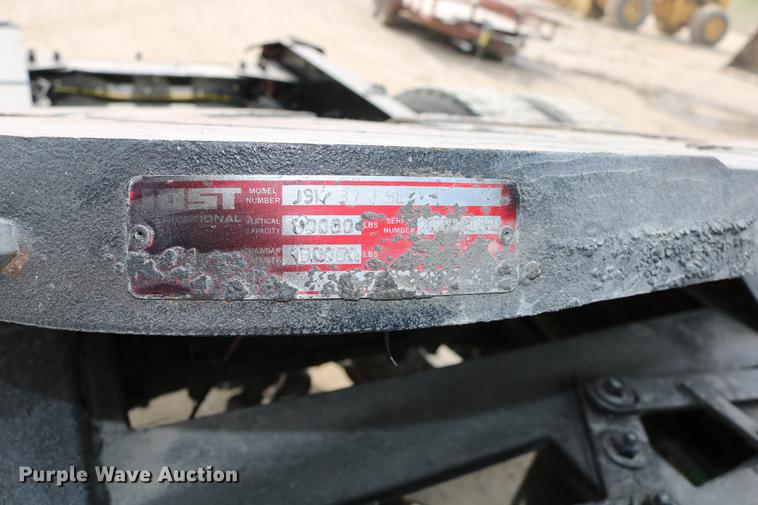 image for item DD0046 2000 Sterling AT9522 semi truck