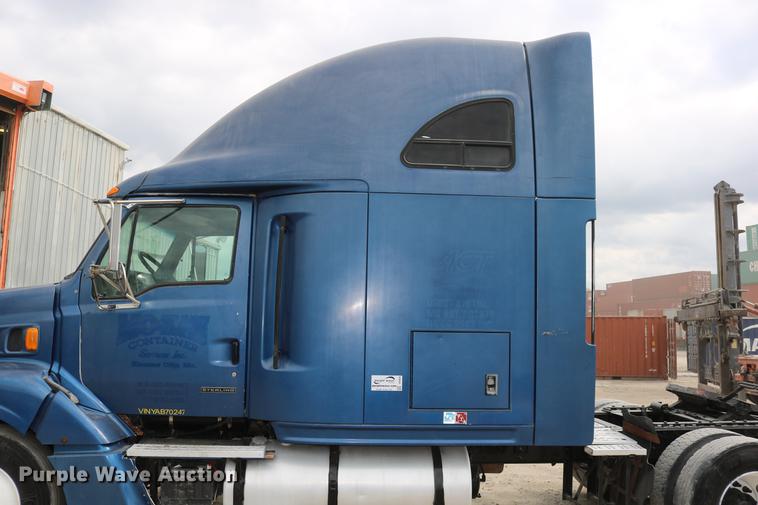 image for item DD0046 2000 Sterling AT9522 semi truck