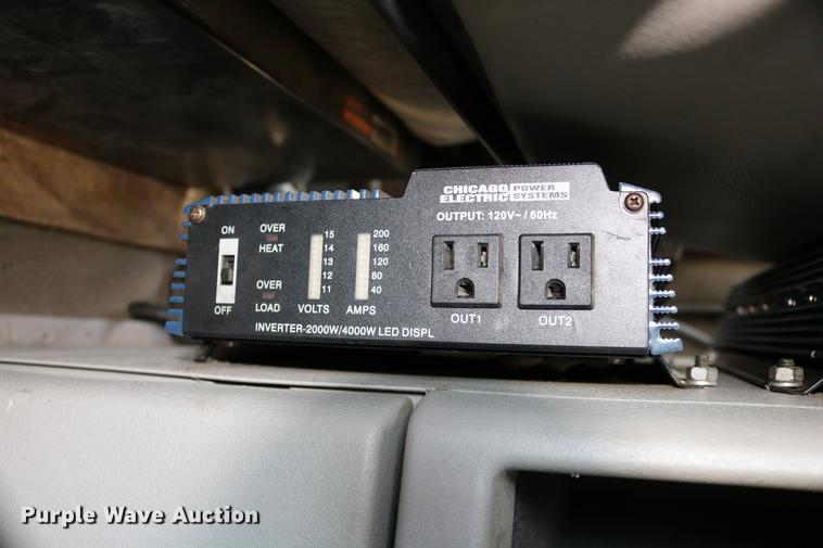 image for item DD0064 2004 Volvo VNL semi truck