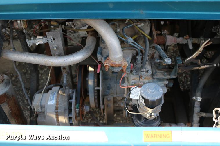 image for item DD0064 2004 Volvo VNL semi truck