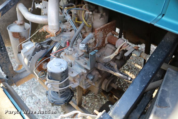 image for item DD0064 2004 Volvo VNL semi truck