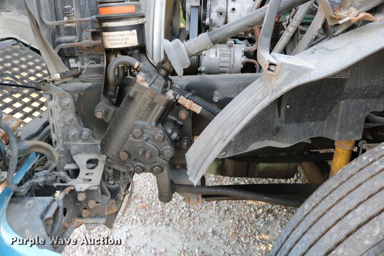 image for item DD0064 2004 Volvo VNL semi truck