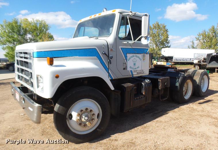 image for item DR9213 1986 International F2575 semi truck