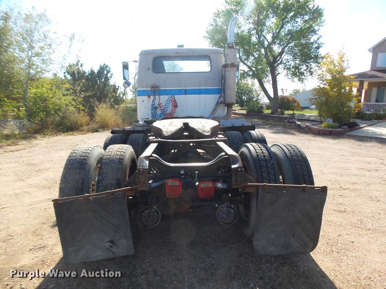 image for item DR9213 1986 International F2575 semi truck