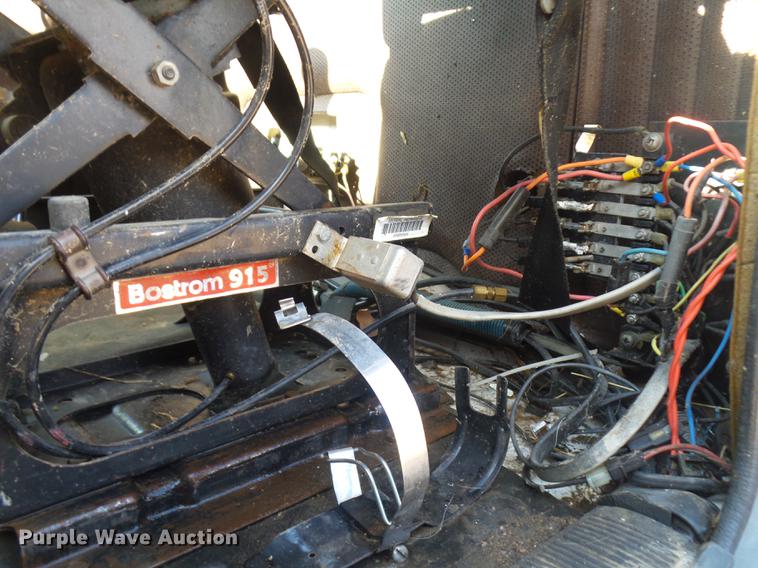 image for item DR9213 1986 International F2575 semi truck