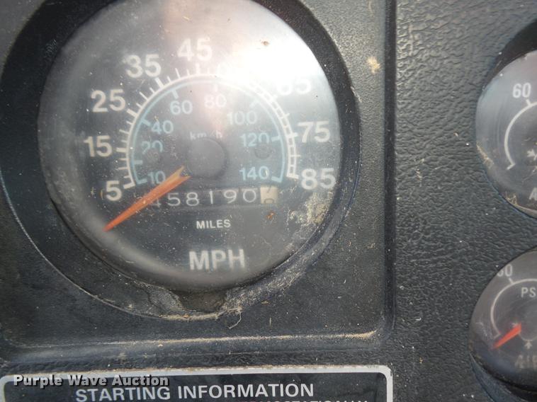 image for item DR9213 1986 International F2575 semi truck