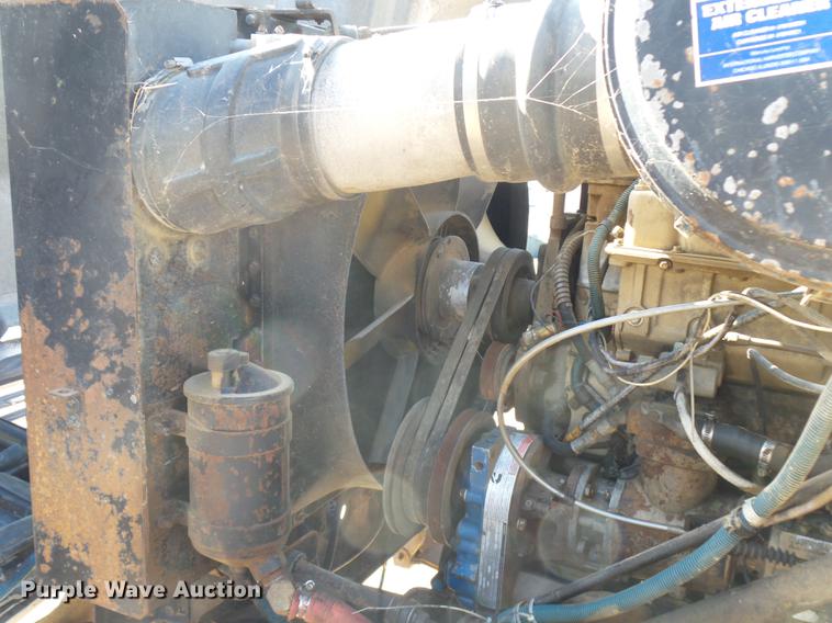 image for item DR9213 1986 International F2575 semi truck