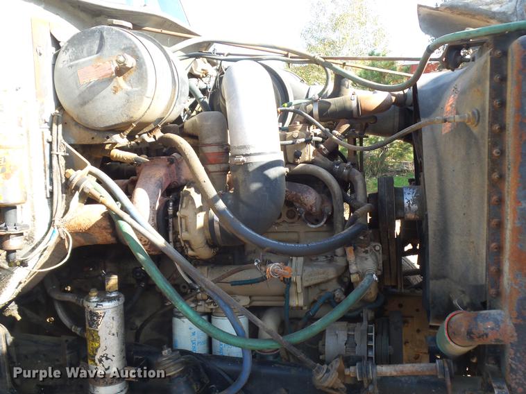 image for item DR9213 1986 International F2575 semi truck