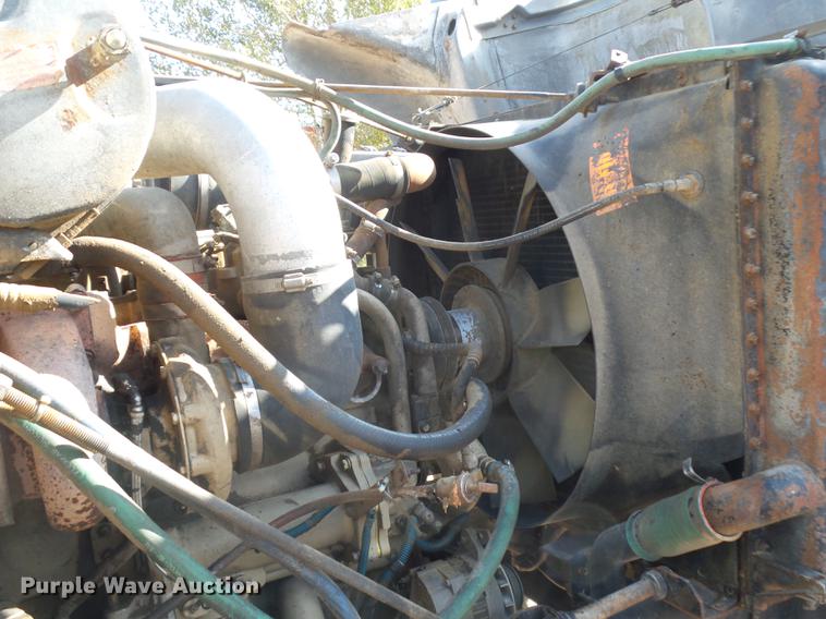 image for item DR9213 1986 International F2575 semi truck