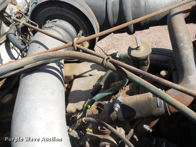 image for item DR9213 1986 International F2575 semi truck