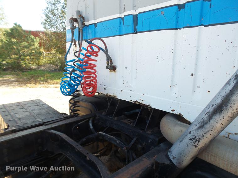 image for item DR9213 1986 International F2575 semi truck