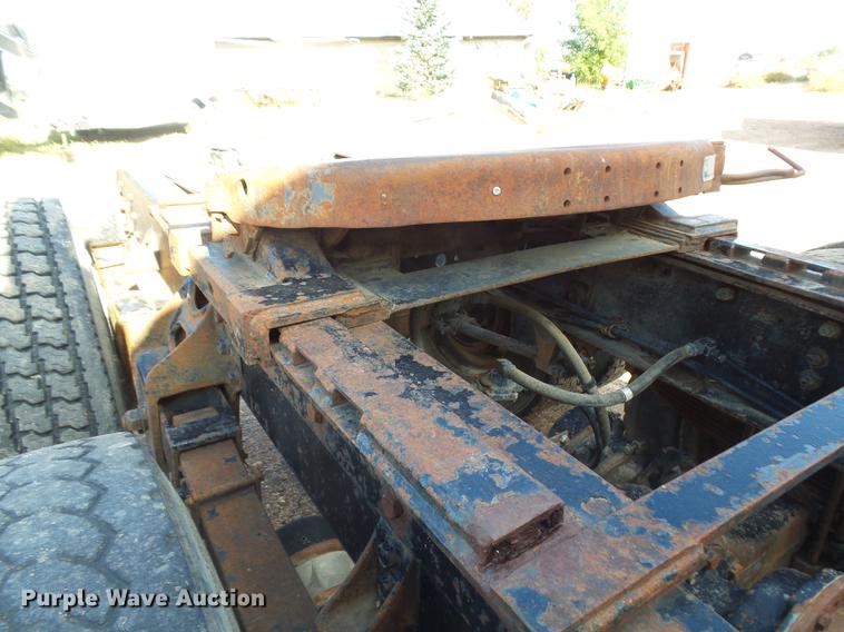 image for item DR9213 1986 International F2575 semi truck