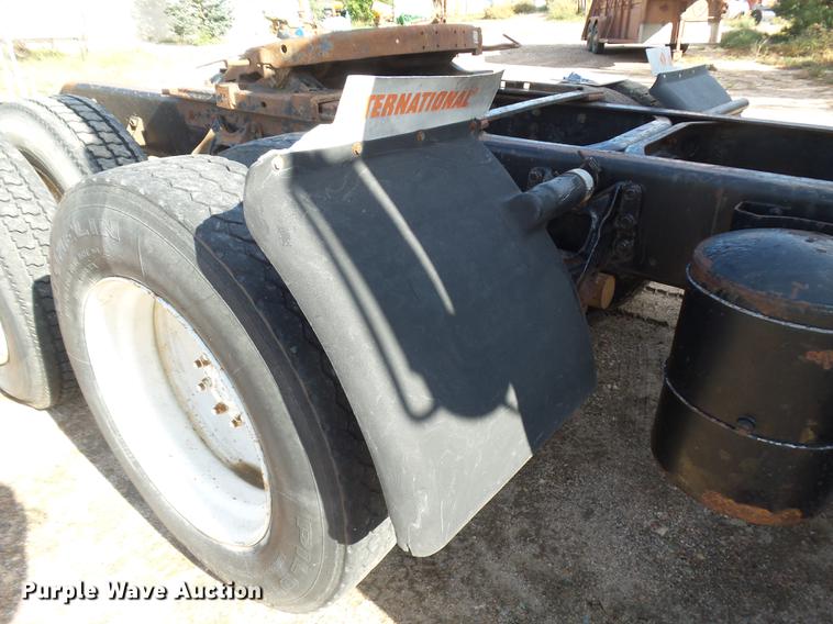 image for item DR9213 1986 International F2575 semi truck