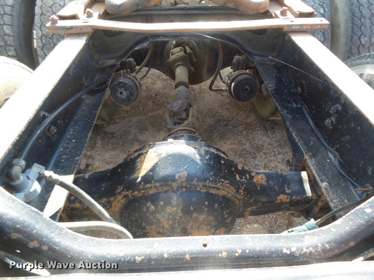 image for item DR9213 1986 International F2575 semi truck