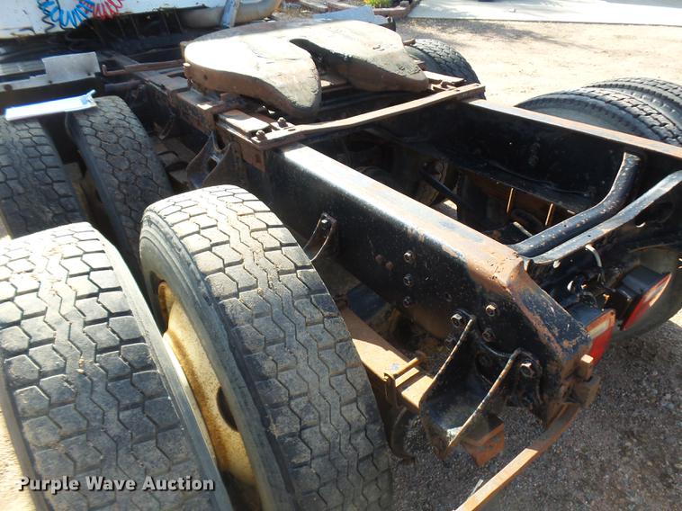 image for item DR9213 1986 International F2575 semi truck