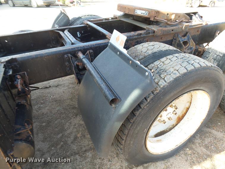 image for item DR9213 1986 International F2575 semi truck