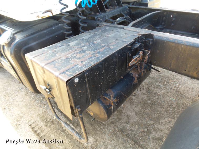 image for item DR9213 1986 International F2575 semi truck