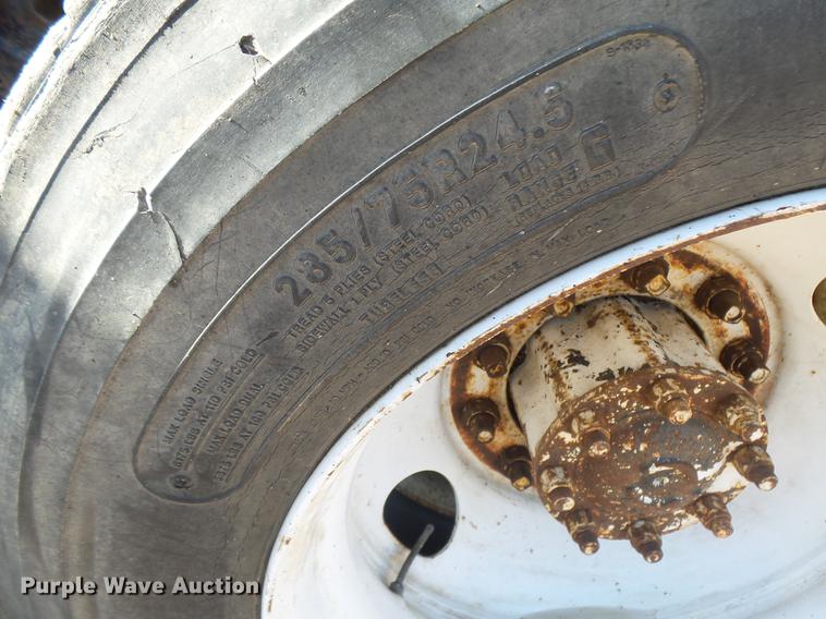 image for item DR9213 1986 International F2575 semi truck