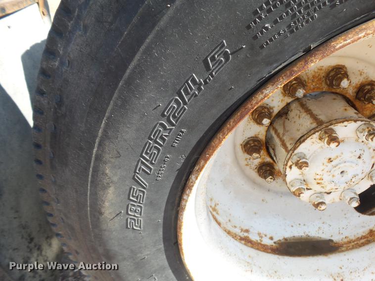 image for item DR9213 1986 International F2575 semi truck