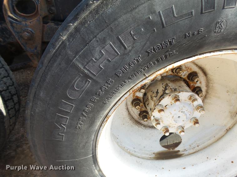 image for item DR9213 1986 International F2575 semi truck