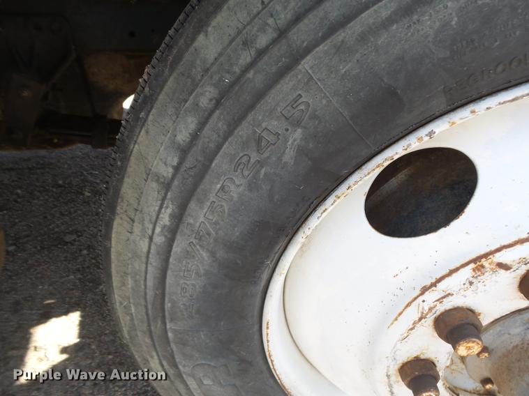 image for item DR9213 1986 International F2575 semi truck