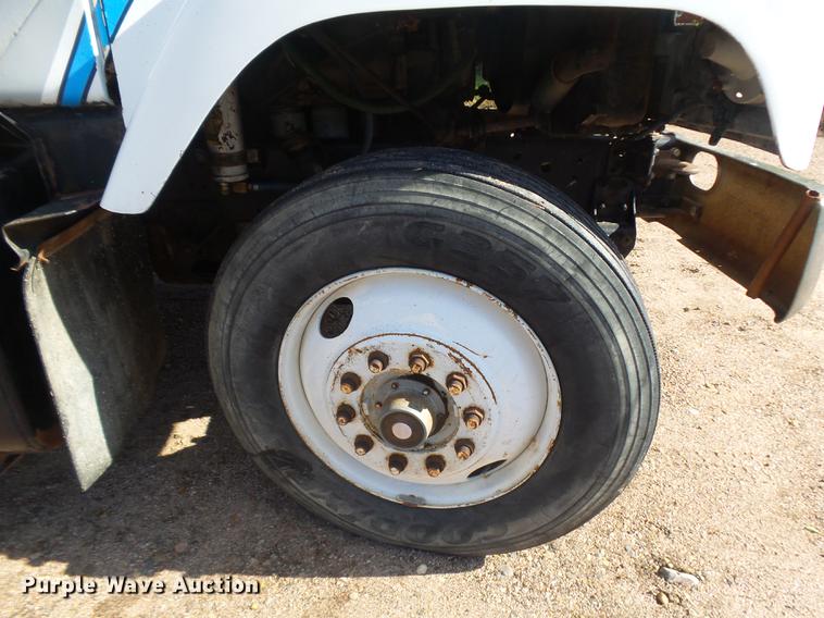 image for item DR9213 1986 International F2575 semi truck