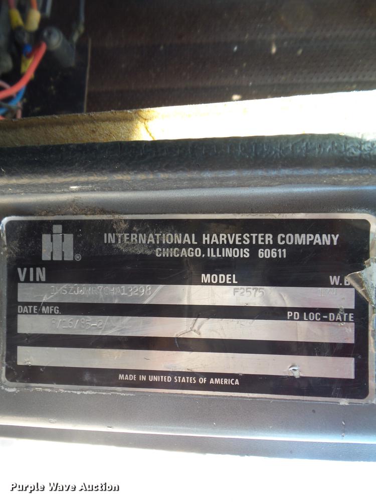 image for item DR9213 1986 International F2575 semi truck