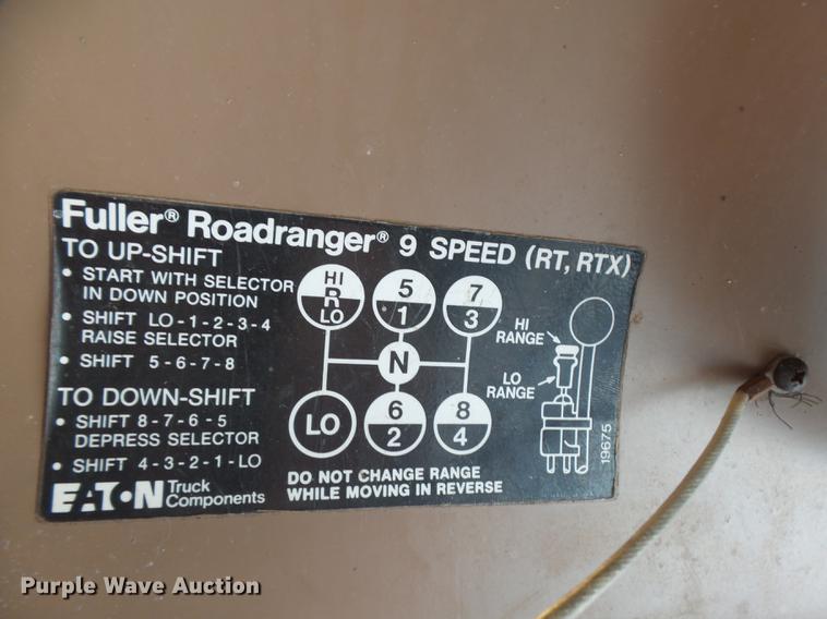 image for item DR9213 1986 International F2575 semi truck