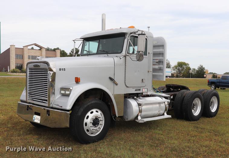 image for item ED9547 2007 Freightliner Classic semi truck