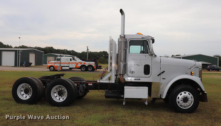 image for item ED9547 2007 Freightliner Classic semi truck