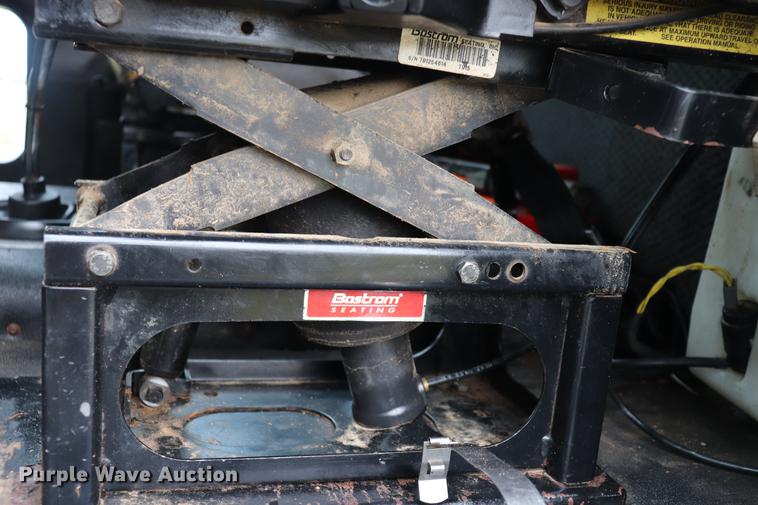 image for item ED9547 2007 Freightliner Classic semi truck