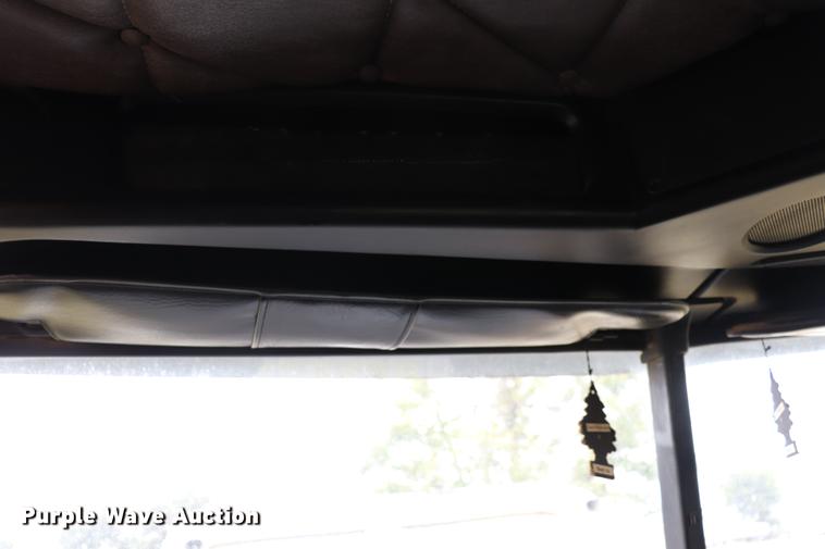 image for item ED9547 2007 Freightliner Classic semi truck