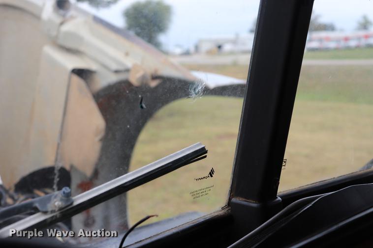 image for item ED9547 2007 Freightliner Classic semi truck