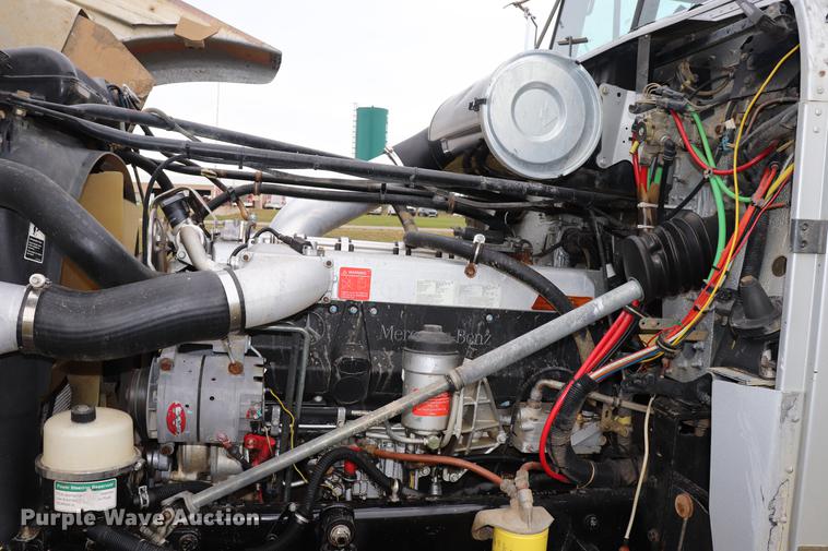 image for item ED9547 2007 Freightliner Classic semi truck