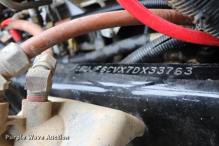 image for item ED9547 2007 Freightliner Classic semi truck