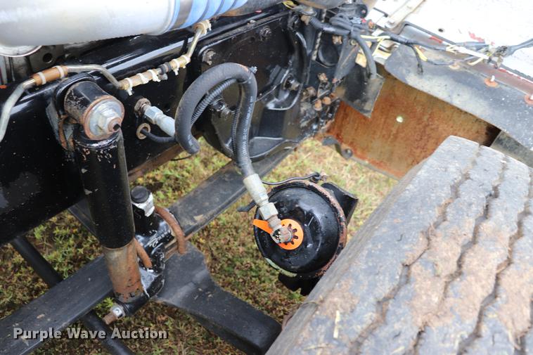 image for item ED9547 2007 Freightliner Classic semi truck