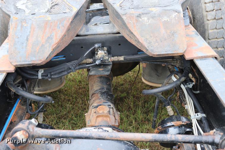 image for item ED9547 2007 Freightliner Classic semi truck