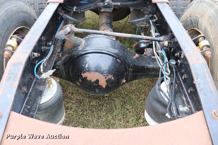 image for item ED9547 2007 Freightliner Classic semi truck