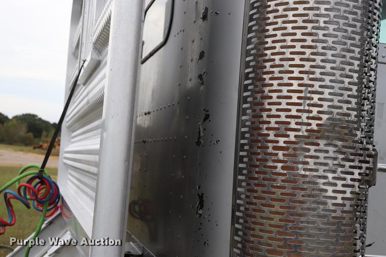 image for item ED9547 2007 Freightliner Classic semi truck