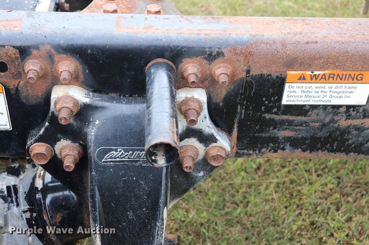 image for item ED9547 2007 Freightliner Classic semi truck