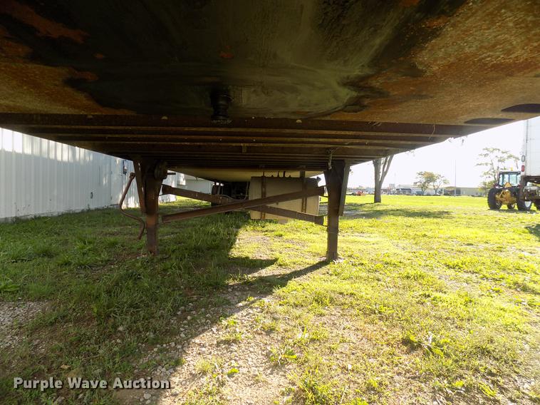 image for item EE9256 1999 Utility refrigerated van trailer