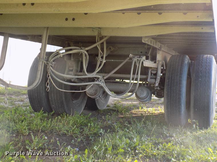 image for item EE9256 1999 Utility refrigerated van trailer