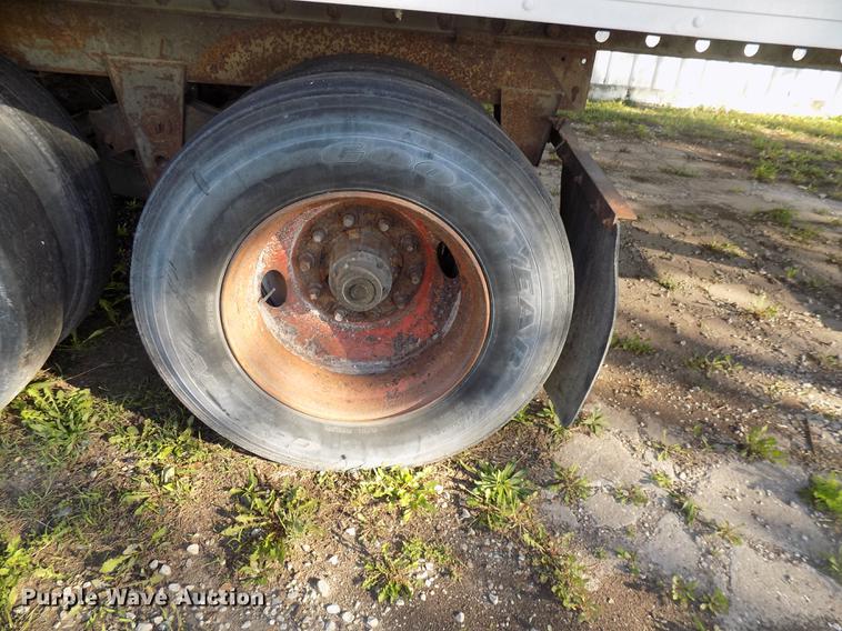 image for item EE9256 1999 Utility refrigerated van trailer