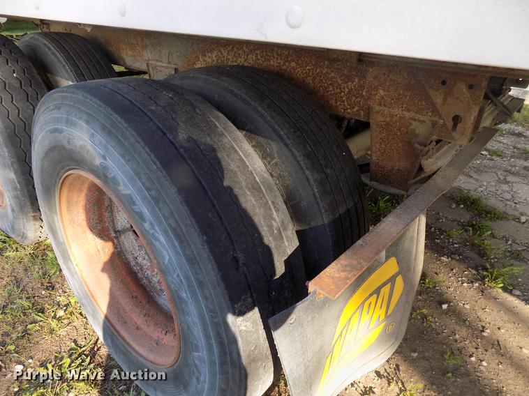 image for item EE9256 1999 Utility refrigerated van trailer